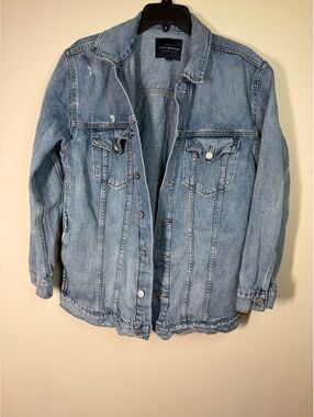 Lucky Brand Men’s distressed Light Wash Denim Jacket Medium